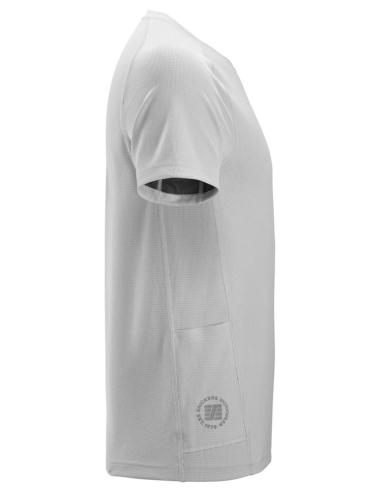 2556 - T-SHIRT STAY FRESH SNICKERS...